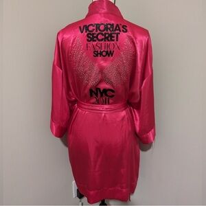 EXTREMELY RARE Victorias Secret NYC Fashion Show 2011 Silk Kimono